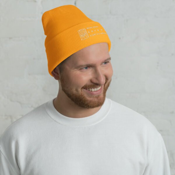 Gorro con borde vuelto